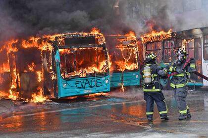 Durante las protestas también fueron destruidos gran cantidad de colectivos
