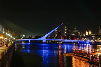 El sábado 29 de abril, distintos monumentos de la Ciudad de Buenos Aires fueron iluminados de azul en honor al World Wish Day