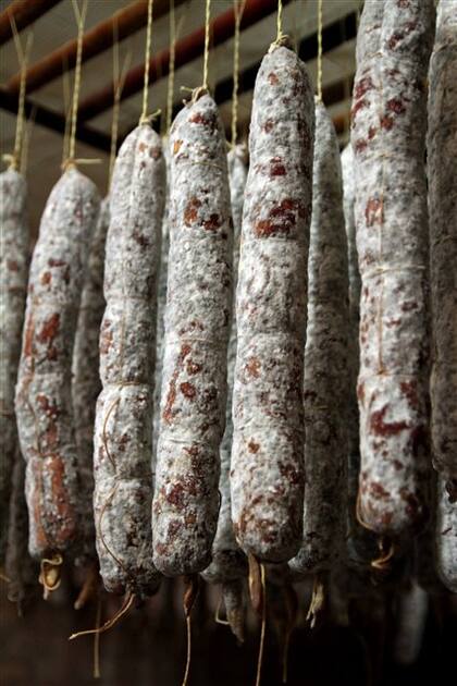 El salame cordobés trabaja con una receta italiana