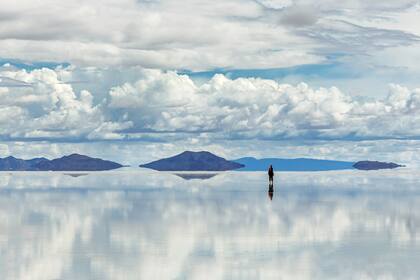 El salar de Uyuni, además de ser uno de los grandes atractivos turísticos del país, tiene la mayor reserva de litio del mundo