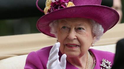 Una nueva filtración mundial golpea a la reina Isabel