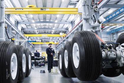 El salario industrial argentino entre los más altos de la región en dólares.