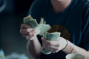 Cuál es el salario mínimo de un migrante que trabaja 8 horas en California en enero 2026