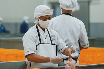 El salario mínimo es la cantidad más baja que un empleador puede pagar a sus trabajadores por hora de trabajo