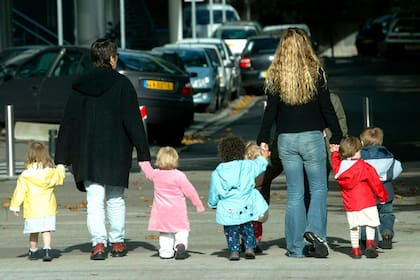 El salario por hora y mensual de las niñeras y cuidadores de adultos