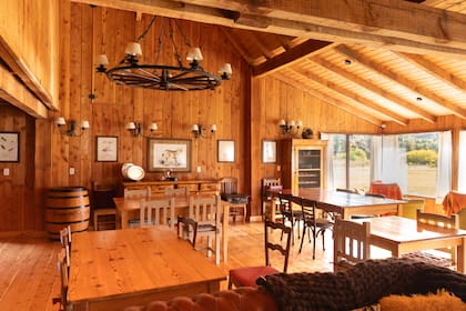 El salón comedor, donde se sirven las comidas y se reúnen los huéspedes después del día de pesca