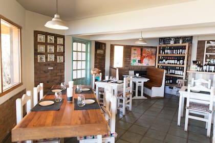 El salón de Borravino. Son solo siete mesas. La terraza se utiliza los días que no hay viento