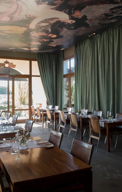 El salón de Cavas Wine Lodge, en Mendoza.