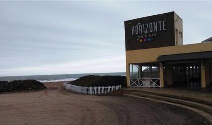 El salón de fiestas del parador Horizonte Club de Playa, de Punta Mogotes, fue escenario del crimen