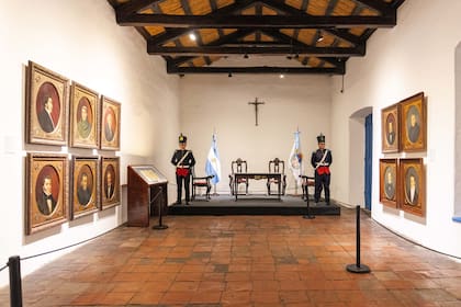 El Salón de la Jura conmueve por lo solemne.