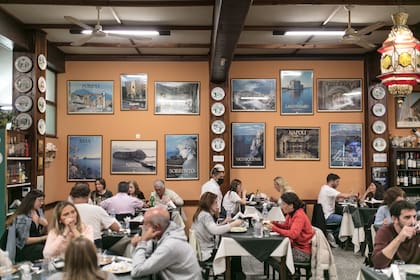El salón de la Trattoria Napolitana Véspoli.