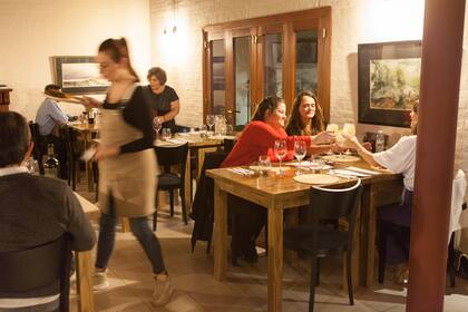 El salón de Quimera suele estar lleno, por eso conviene reservar.