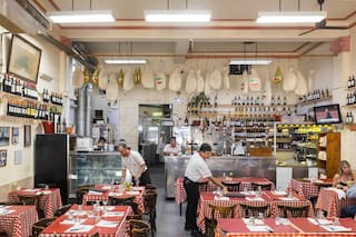 La cantina fundada por un italiano en 1926 que aún vende pasta por kilo
