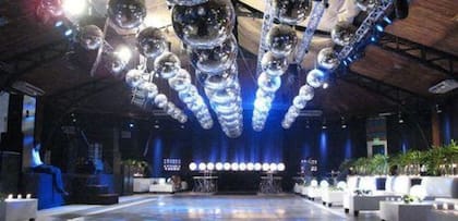 El salón decorado en su momento de máximo esplendor