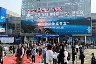 Con más de 1400 autos, baterías que se cargan en minutos y robots, el Salón de Beijing reveló por qué el mundo le teme al avance de los autos chinos