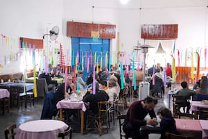 Un bodegón que se llena de gente en un pueblo de 60 casas