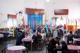 Un bodegón que se llena de gente en un pueblo de 60 casas