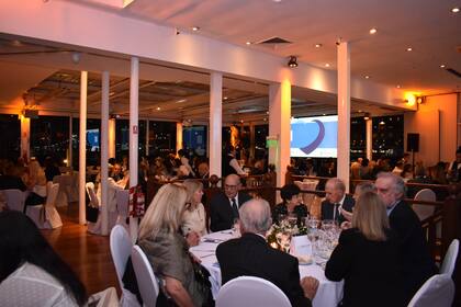 El salón del Yacht Club Puerto Madero y la VII Comida Anual del Sanatorio Mater Dei. La recaudación del evento y distintas donaciones colaboran con su trabajo, éste año está dedicado a la "Maternidad"