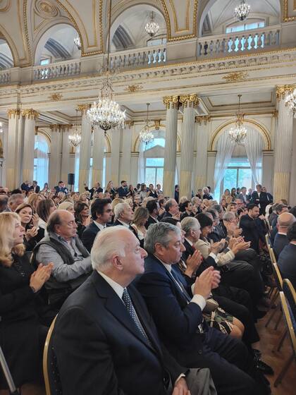 El Salón Dorado colmado de invitados