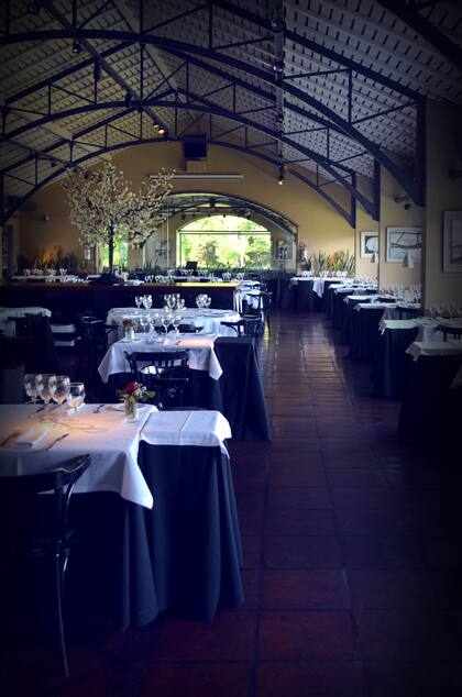 El salón es amplio e íntimo a la vez