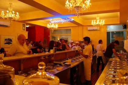 El salón kitsch de Scannapieco en Colegiales / Facebook