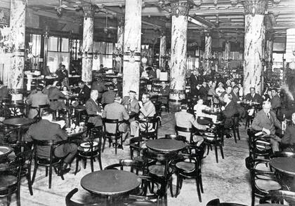 El salón, punto de encuentro de miles de clientes leales y también de personalidades de la política y la cultura