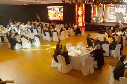 El salón quedó en silencio durante el homenaje a Lanata