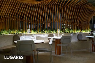 El nuevo restó con forma de barco que rescata la cocina de mar y de los inmigrantes