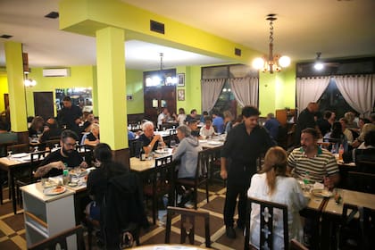 El salón, siempre lleno