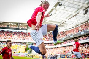 La marca de Haaland en Noruega, el delantero que responde ofensas con goles y no estará en el Mundial