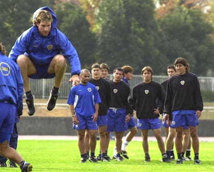 Martin Palermo's jump during training at Tama Stadium, on November 25, 2000