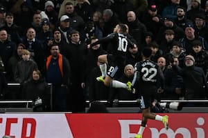 Golazo de zurda y asistencia de taco: el show del marplatense que todavía sueña con ir al Mundial