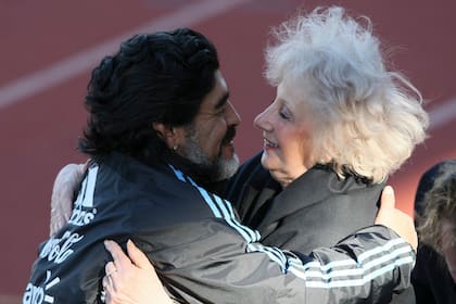 El saludo con Estela de Carlotto, en el Mundial de Sudáfrica