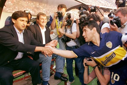 El saludo con Ramón Díaz en un superclásico entre River y Boca del año 1997, en el Monumental