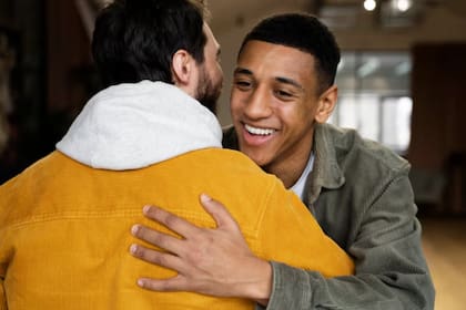 El saludo con un beso tiene una larga tradición en Argentina