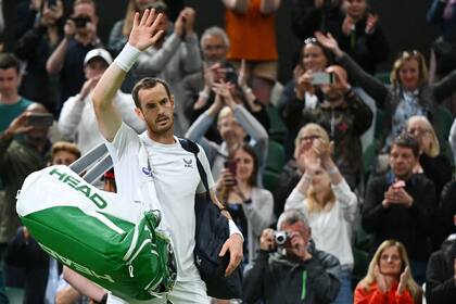 El saludo de Andy Murray tras dejar el court central