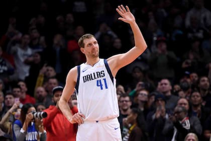 Dirk Nowitzki, el mejor jugador de la historia del básquetbol alemán, y símbolo de Dallas Mavericks