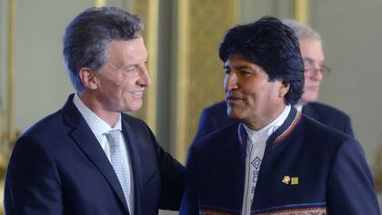 El saludo de Macri con Evo Morales, presidente de Bolivia