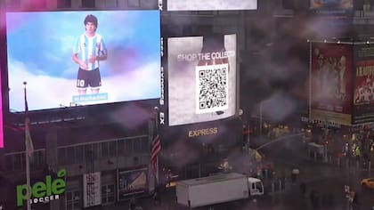 El saludo de Maradona en el Time Square