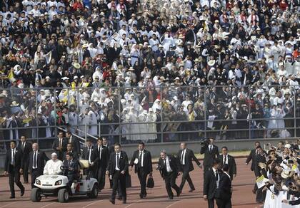 El saludo del Papa a 20.000 religiosos que colmaron el estadio Venustiano Carranza, de Morelia