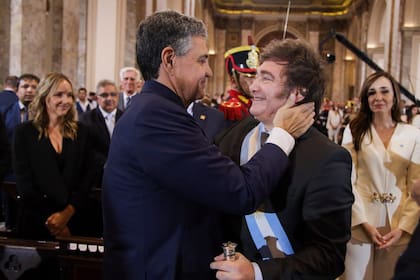 El saludo del presidente Javier Milei y el jefe de Gobierno Jorge Macri en la Catedral Metropolitana
