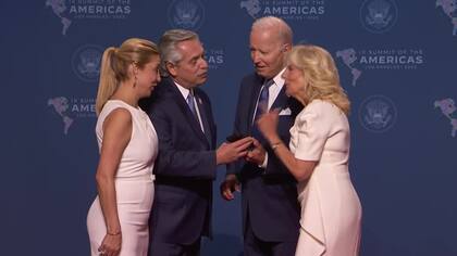 El saludo entre Alberto Fernández y Joe Biden