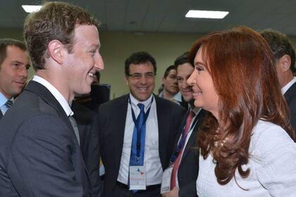 El saludo entre Cristina Kirchner y el creador de Facebook