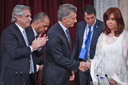 "Cristina se da el lujo de hacer lo que siente", señaló Aruj en referencia a la manera en que la expresidenta saludó a Mauricio Macri