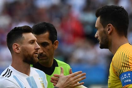 El saludo entre Messi y Hugo Lloris, en la previa del partido contra Francia en Rusia 2018