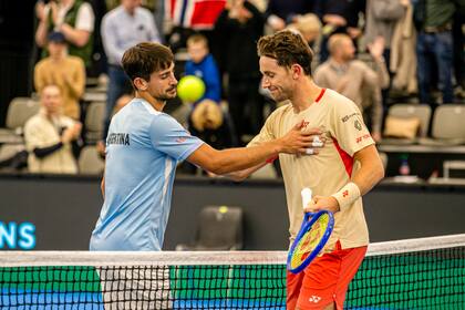 El saludo entre Navone y Ruud luego de la victoria del noruego