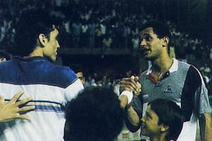 Paraguay: el matagigantes de la Copa Davis que tuvo al "Dios" Víctor Pecci y jugó en una superficie prohibida