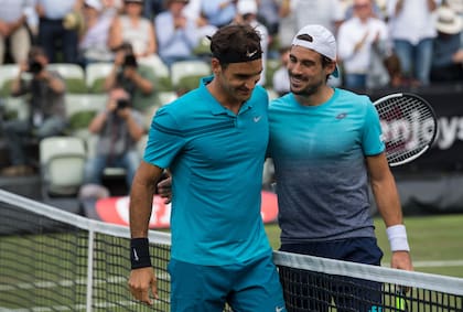 El saludo final de Federer y Pella en Stuttgart 2018