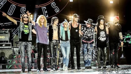 El saludo final de la banda, con Steven Adler como invitado especial