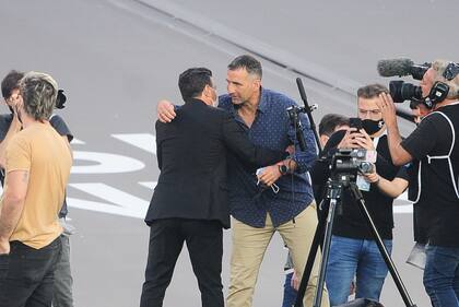 El saludo final entre Marcelo Gallardo y Juan Antonio Pizzi; River y Racing no se sacaron ventajas en el Monumental